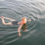 dscn7914-sie-geniesst-das-fruehschwimmen-mit-30c-gleich-warm-wie-die-luft