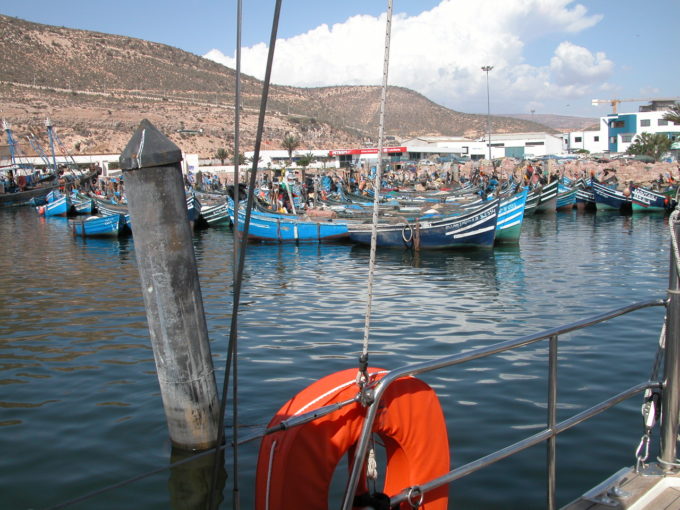 dscn8676-kleinbootfischerflotte-agadir-neben-der-nicone