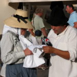 dscn8986-verkaufsgespraech-am-trachtenfest