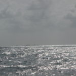 dscn0014-am-horizont-tauchen-die-vulkaninseln-peter-und-paul-auf