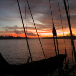 dscn1520-es-wird-still-vor-anker-im-fluss