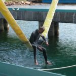 dscn1709-taucher-bereit-fur-gurtencheck-furs-auswassern