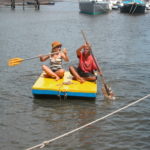 dscn0108-romain-tetstet-mit-freundin-helena-sein-selbstgebautes-dingi