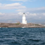 dscn8626-leuchtturm-tarifa-ab-hier-segelten-wir-quer-ueber-die-strasse